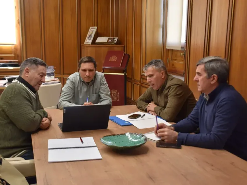 Francisco Javier Turégano, Álvaro Martínez Chana, Sergio Briones y Rodrigo Molina | Reunidos en la Diputación Provincial de Cuenca para recuperar tierras abandonadas para regadío CGRAJ